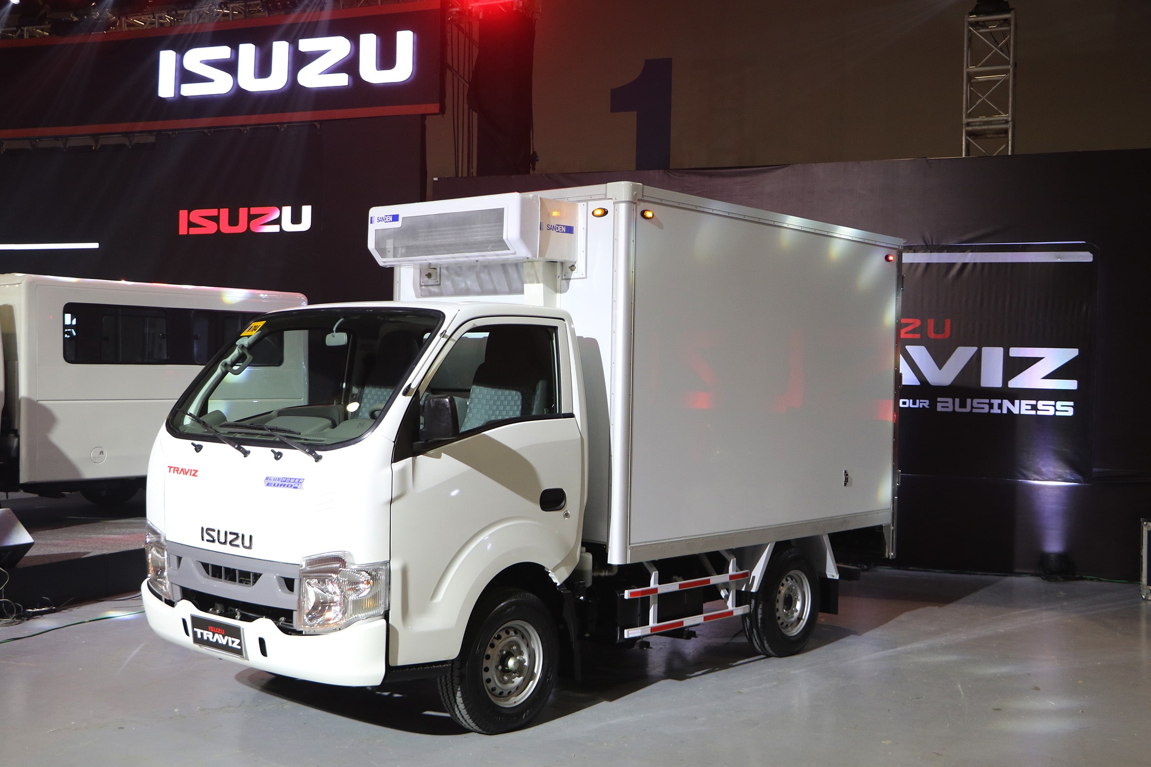 isuzu traviz 3