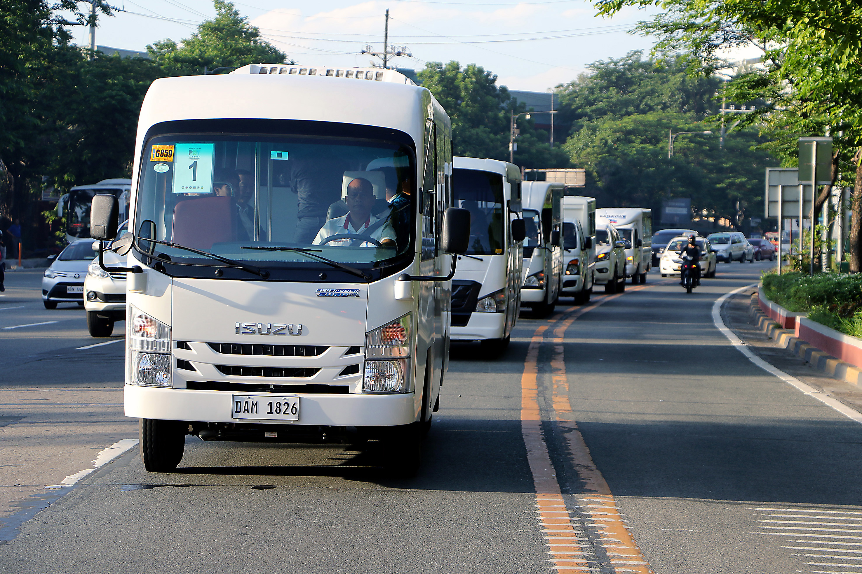 isuzu buses caravan