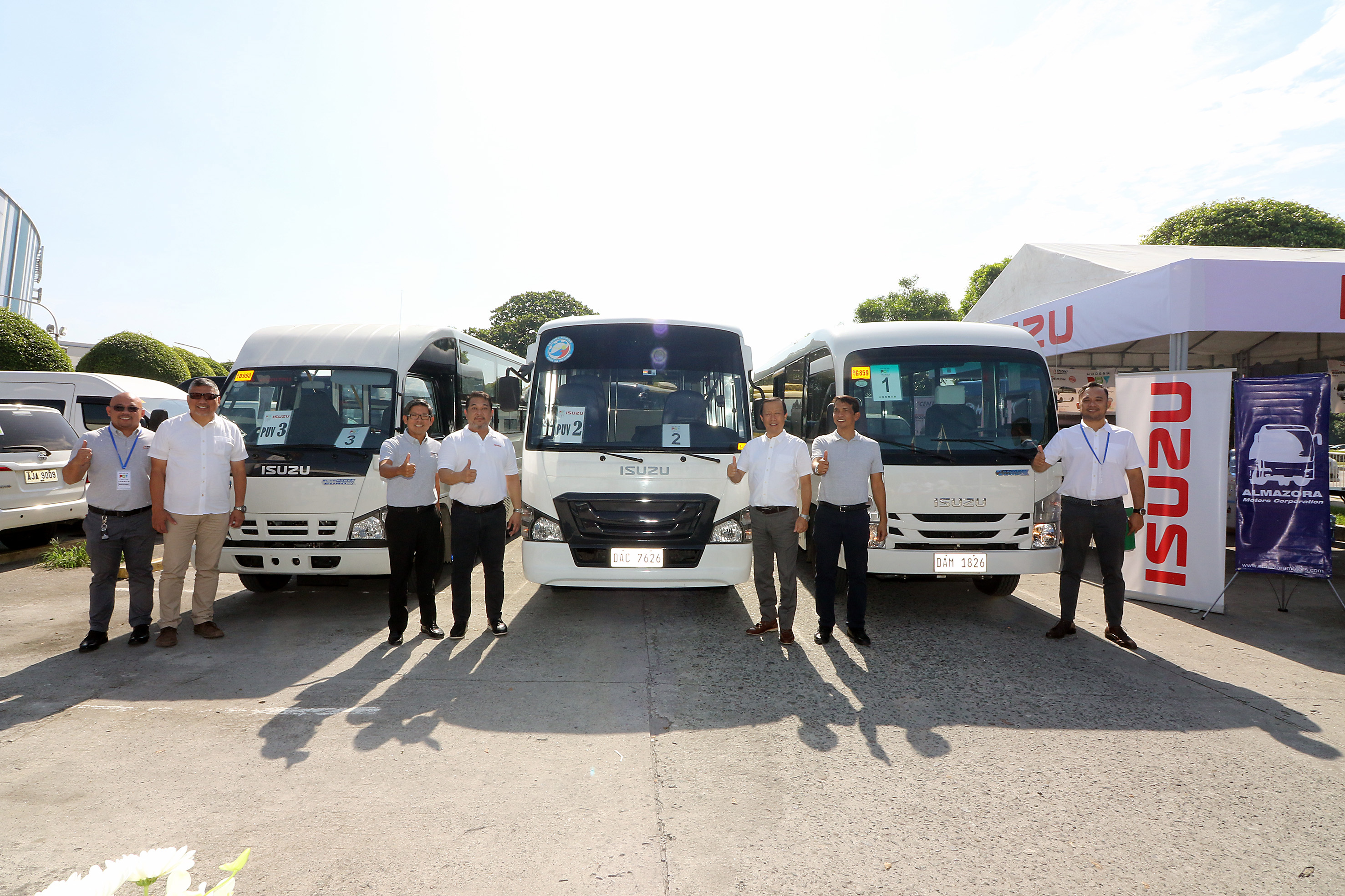 isuzu buses caravan 3