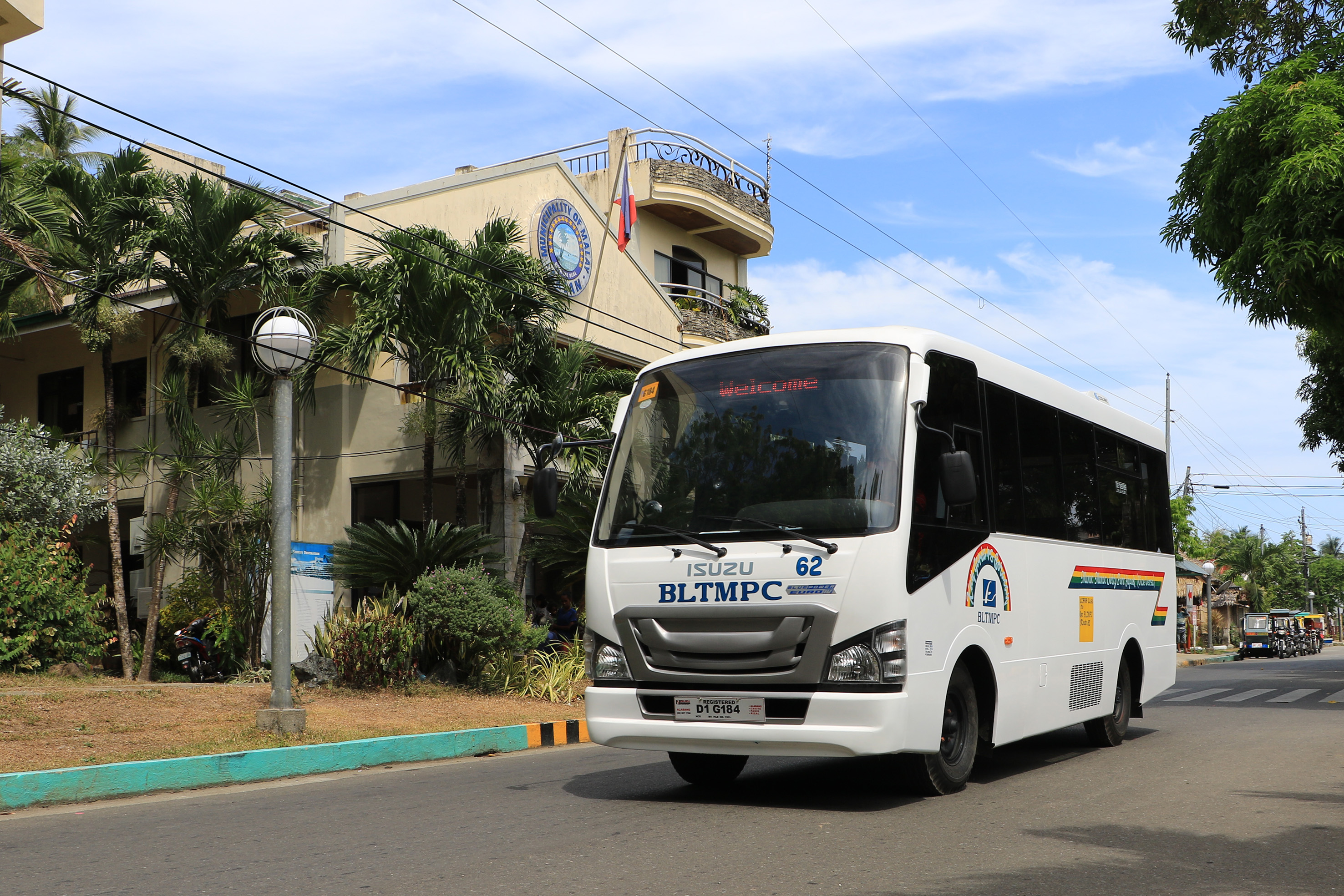Isuzu buses 2