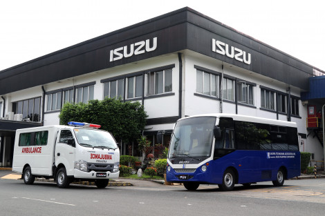 Isuzu PH turns over Traviz Ambulance and PUV to Laguna Technopark Association thumbnail