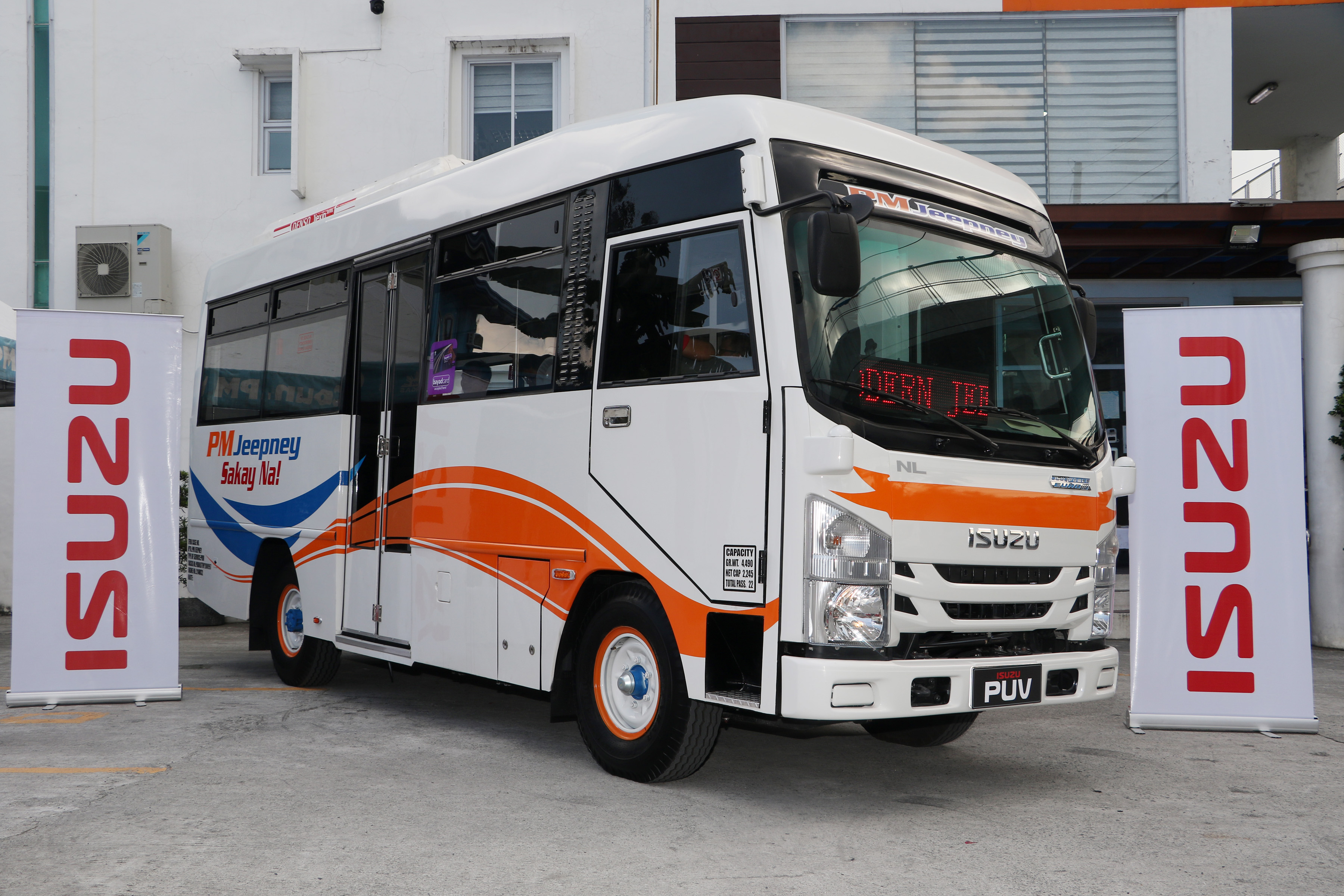 Isuzu PH presents new PUV Class 2 design to elevate Filipino commuting experience image