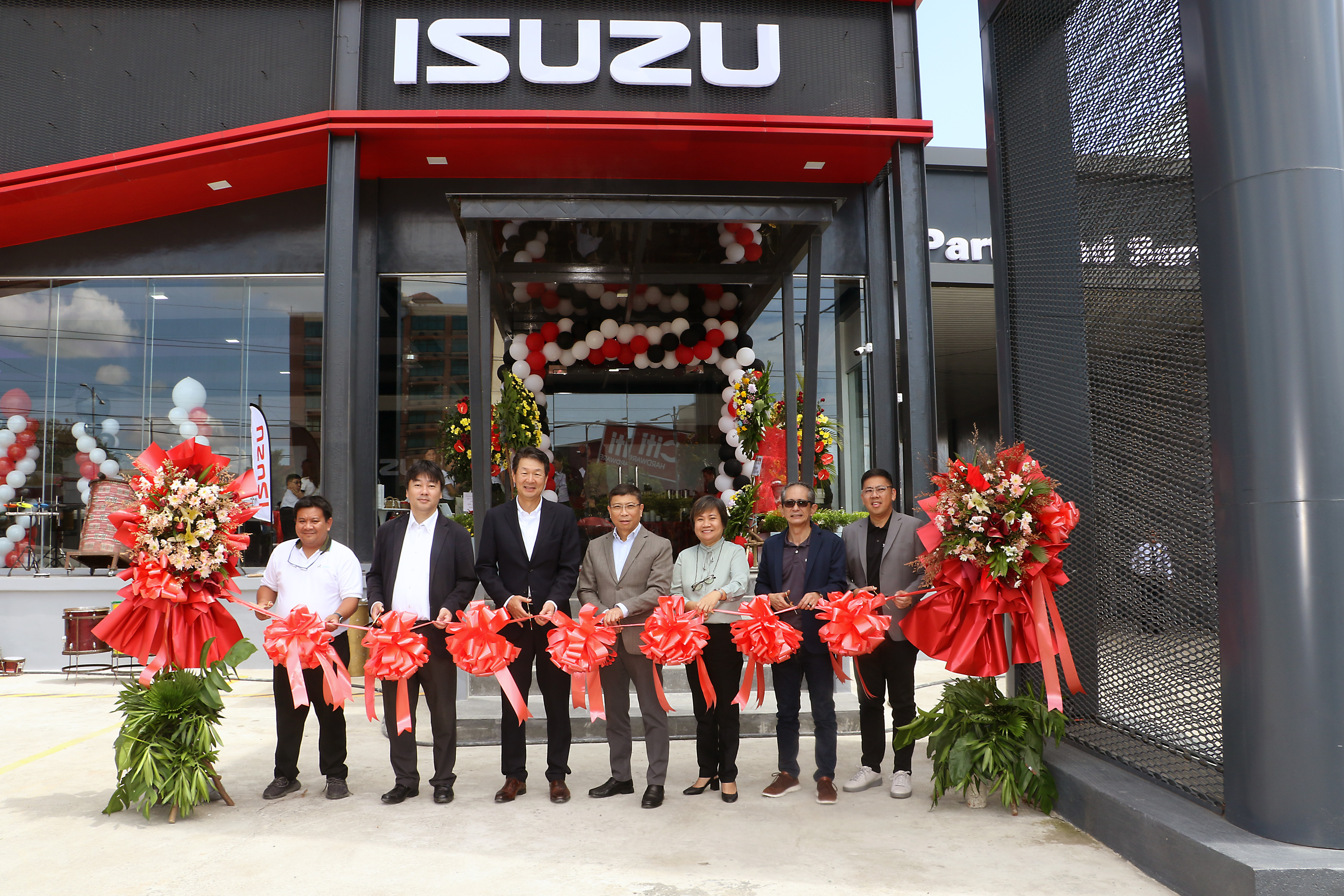 Isuzu PH stages back-to-back-to-back IOS dealership opening in the Visayas image