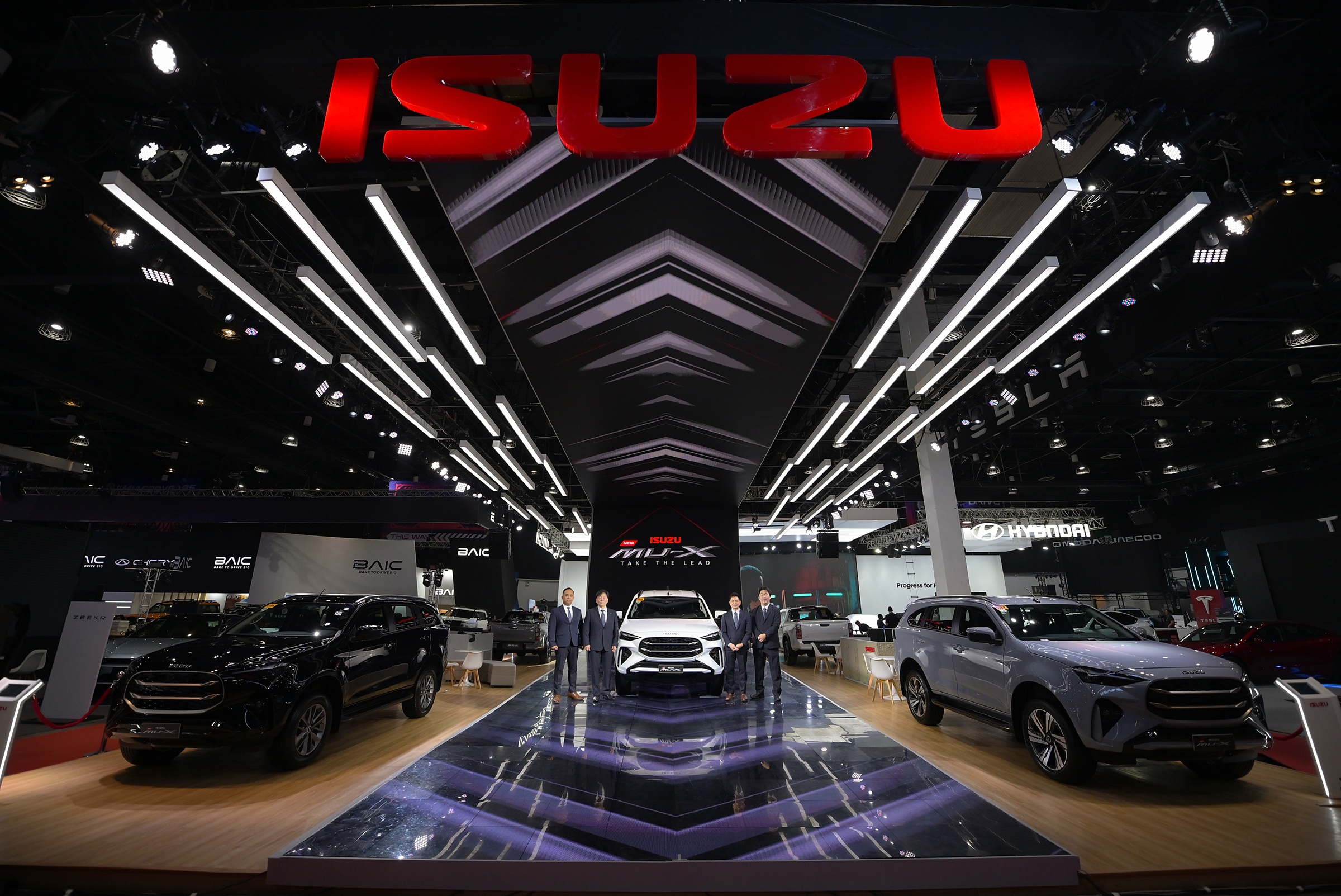 Isuzu Philippines Corporation stuns crowd at 2025 Manila International Auto Show with public debut of the New 2025 Isuzu mu-X and exciting line-up of vehicles image