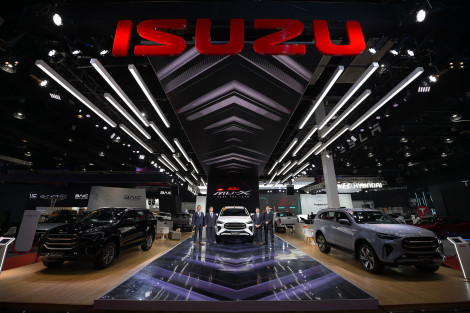 Isuzu Philippines Corporation stuns crowd at 2025 Manila International Auto Show with public debut of the New 2025 Isuzu mu-X and exciting line-up of vehicles thumbnail